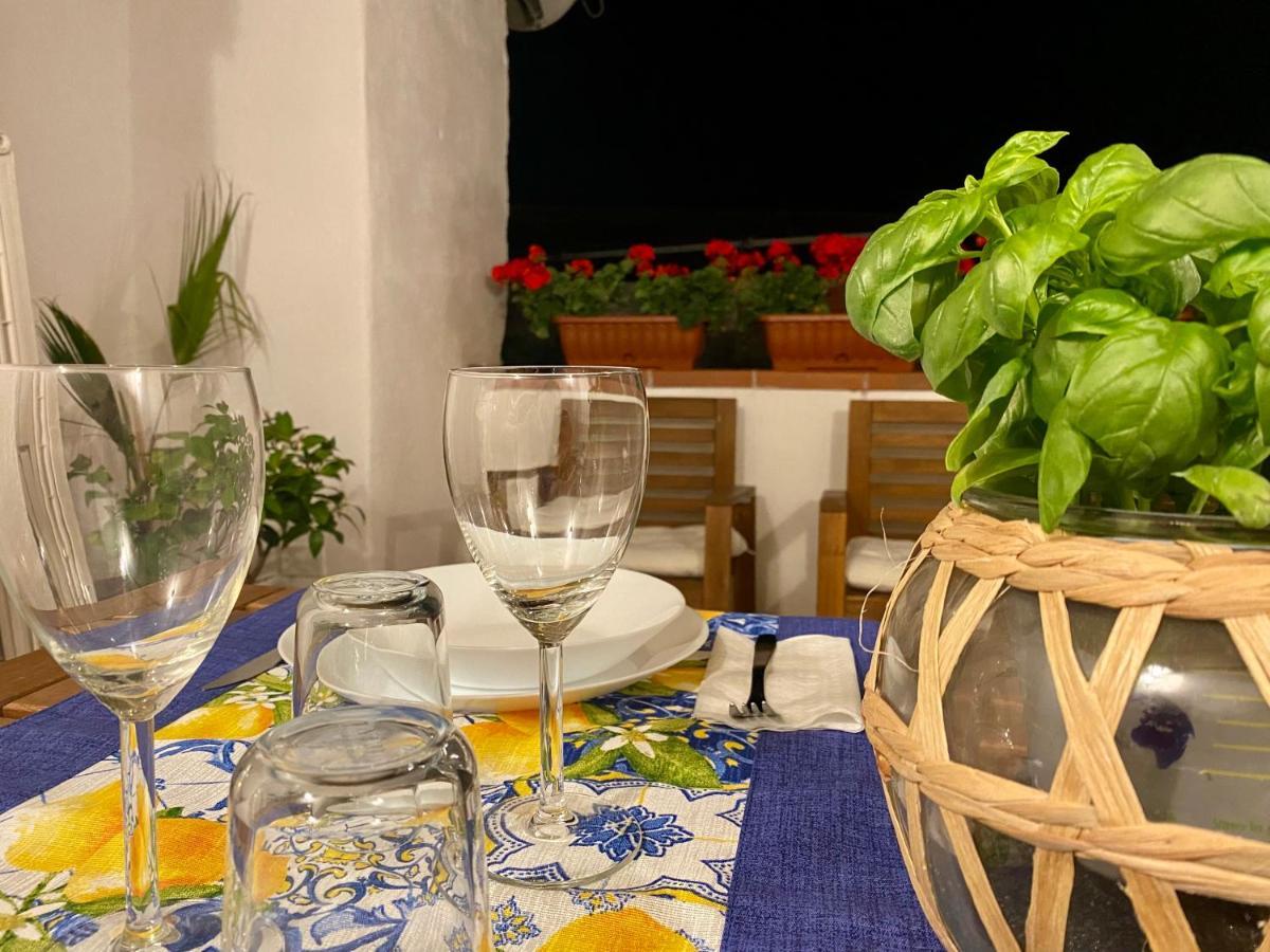 Appartement Casa Con Terrazzo In Centro à Naples Extérieur photo