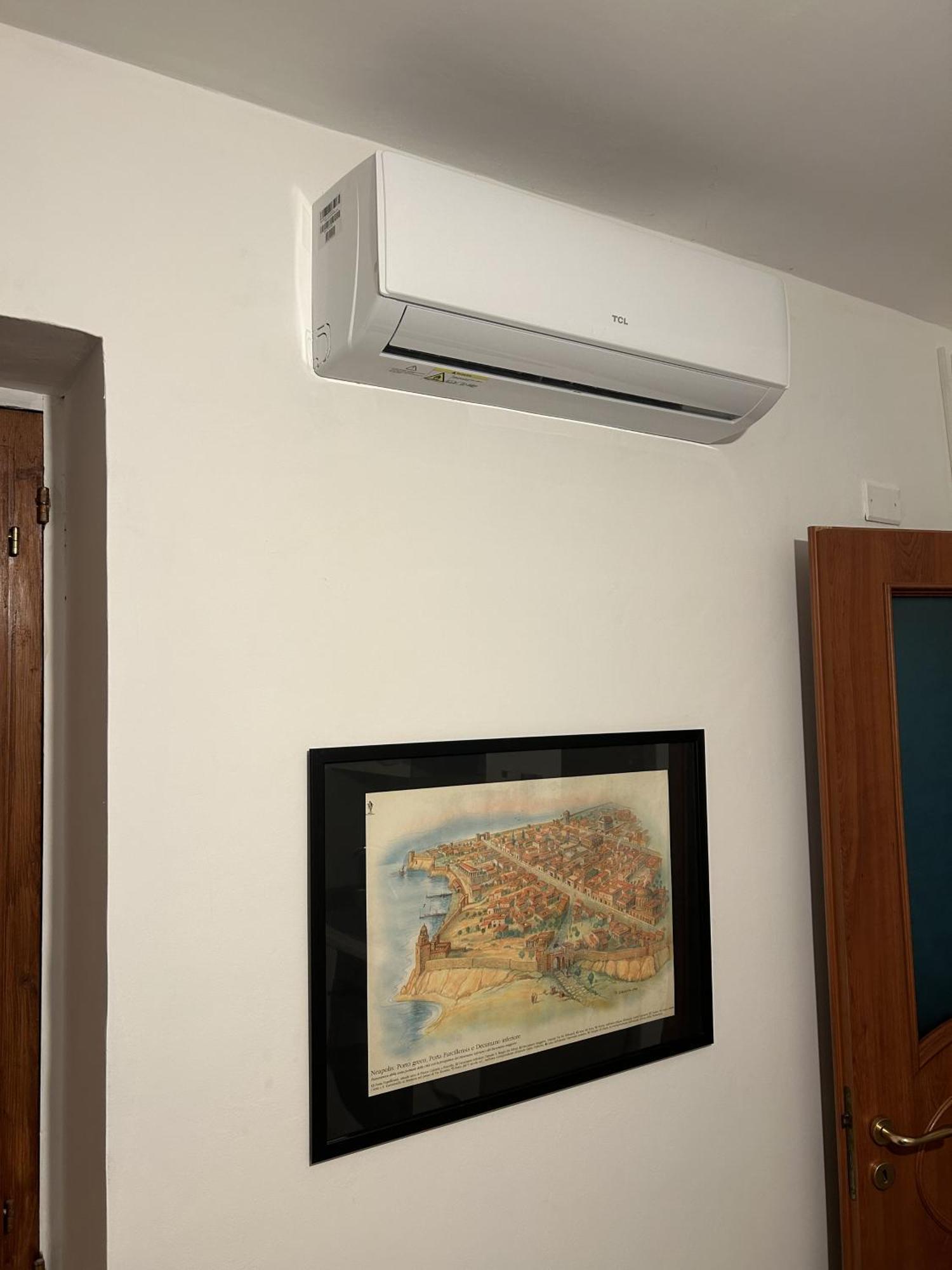 Appartement Casa Con Terrazzo In Centro à Naples Extérieur photo